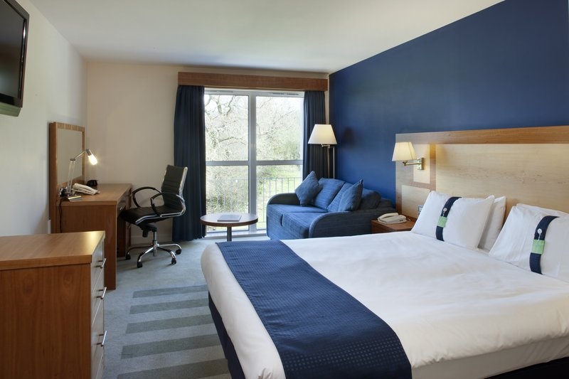 Holiday Inn Bristol Airport Park Stay And Go www.bristolparking.com